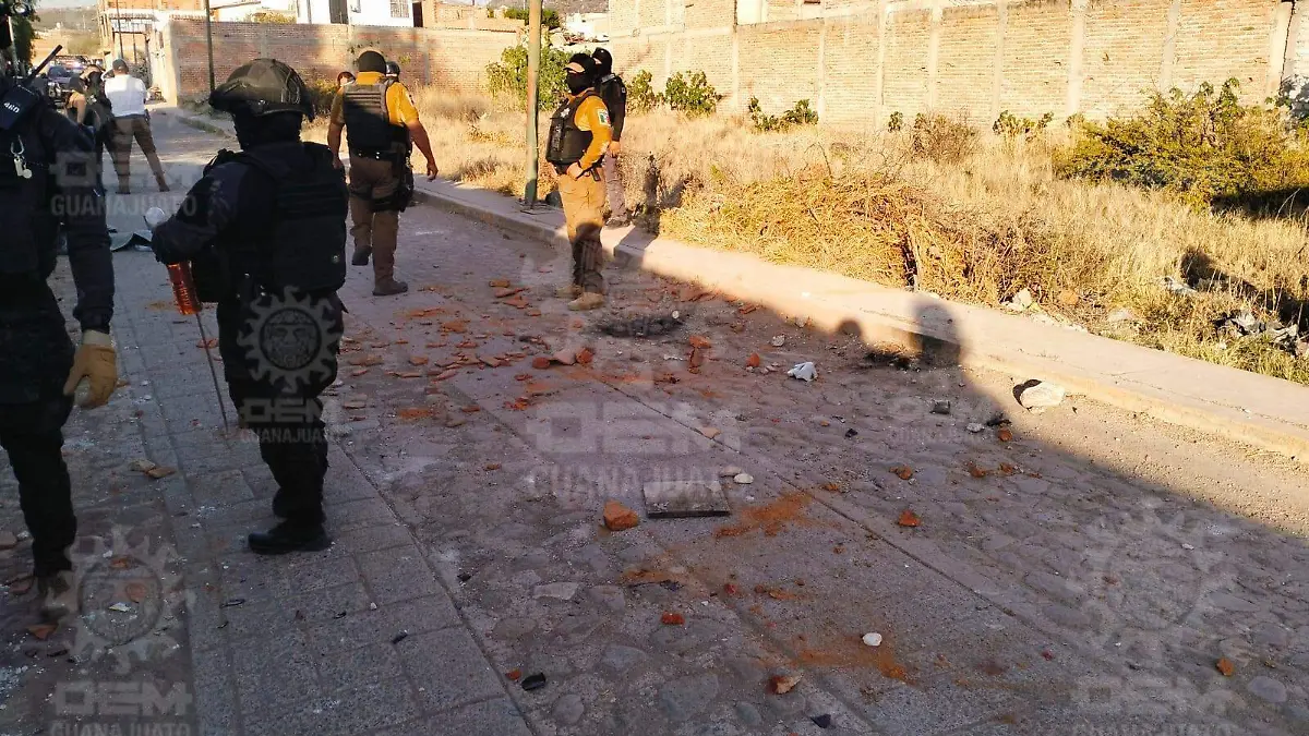 ELEMENTOS DE LA POLICIA MUNICIPAL DE GUANAJUATO SON AGREDIDOS CON BOMBAS MOLOTOV (4)